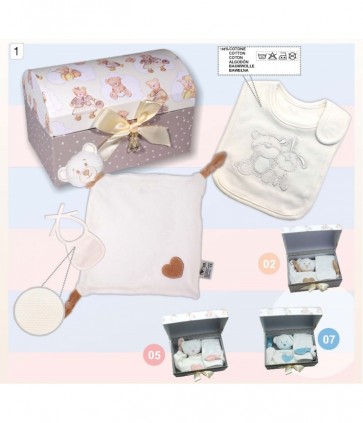 Set bauletto- doudou + bavaglia + bavaglia decorativa con inserto in tela aida / og43.1332
